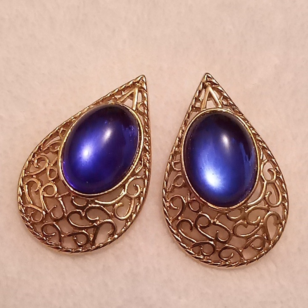 Teardrop earrings